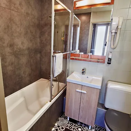 Hotel Paris Villette 3*