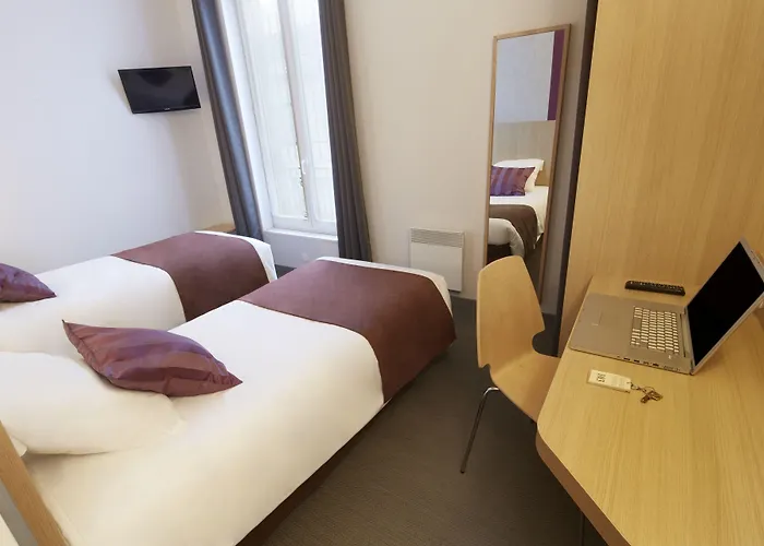 Hotel Paris Villette 3*