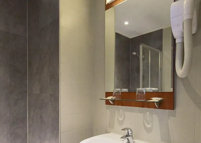 Hotel Paris Villette 3* פריז