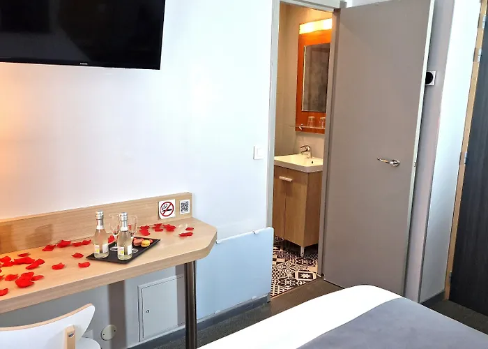 מלון Hotel Paris Villette 3*